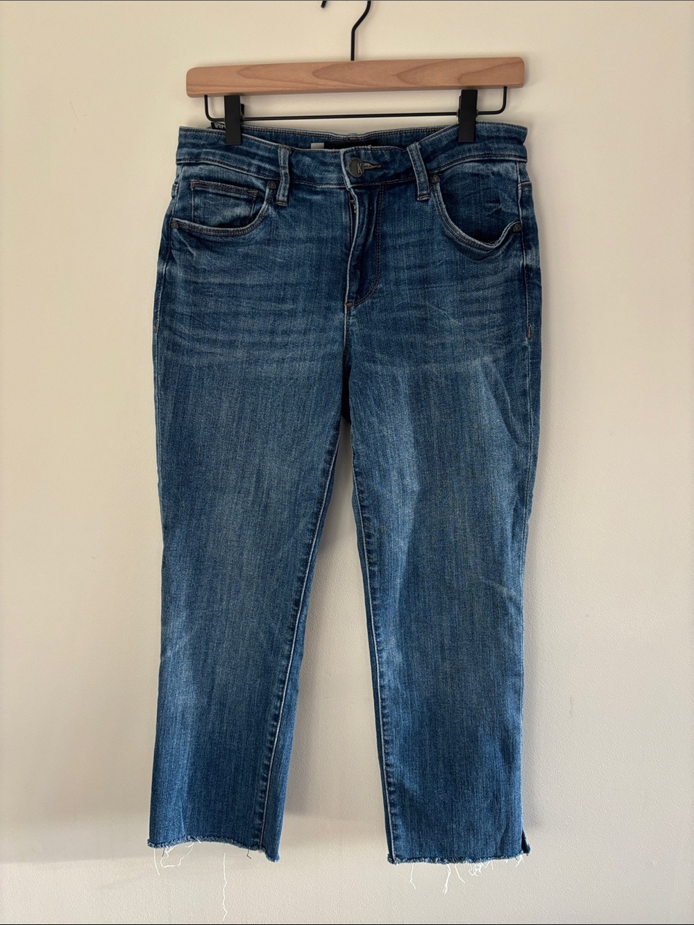 Kut from the Kloth Distressed Cropped Straight Jeans in Blue